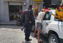 Guarda Civil Municipal de São Pedro da Aldeia prende suspeito de furto no Centro  Guarda Civil Municipal de São Pedro da Aldeia prende suspeito de furto no Centro