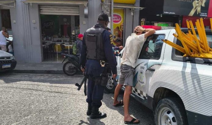 Guarda Civil Municipal de São Pedro da Aldeia prende suspeito de furto no Centro 