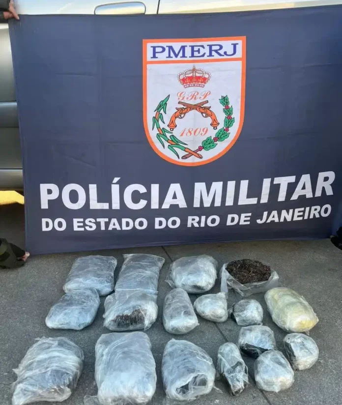Cabo Frio: Homem é preso por tráfico de drogas na Ponte Wilson Mendes em ação conjunta das polícias