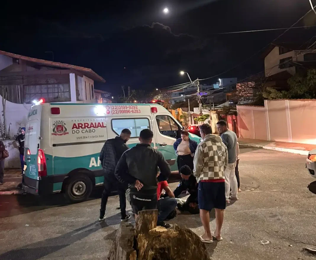 Arraial do Cabo: Homem fica ferido em colisão entre moto e bicicleta elétrica no Pontal do Atalaia