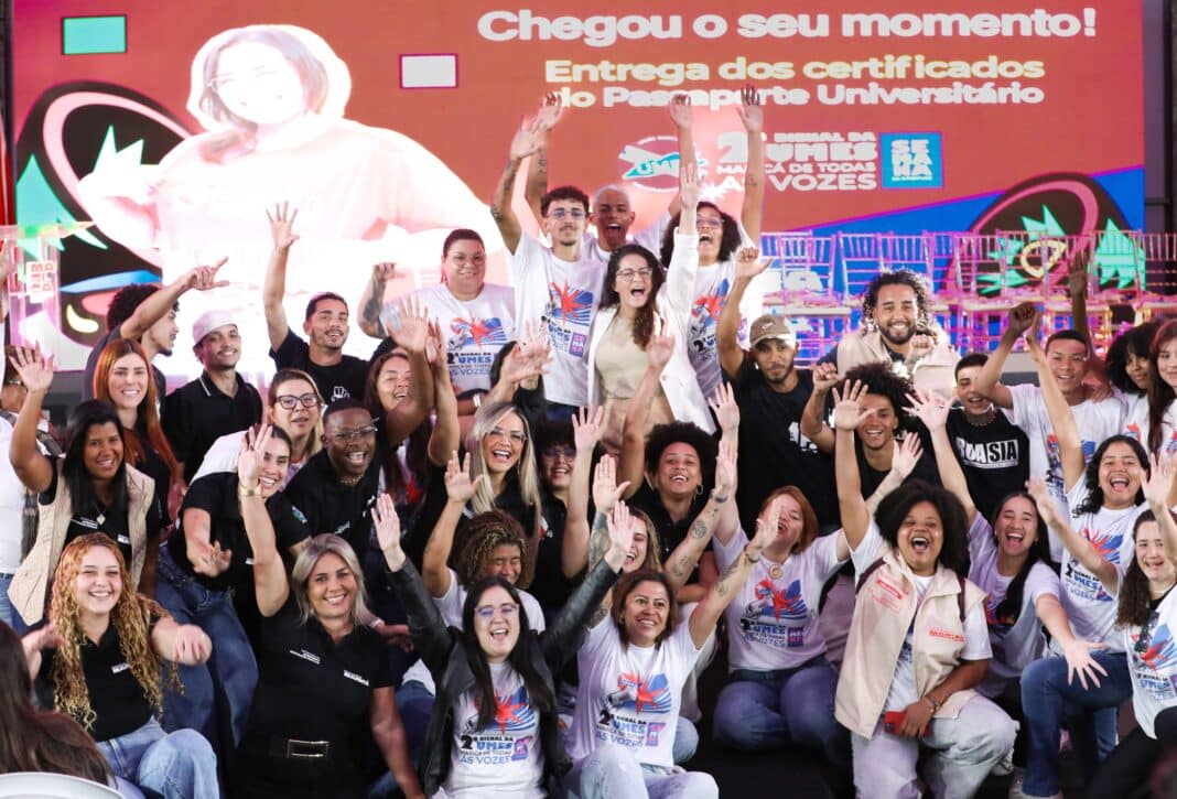 Maricá abre 2ª Bienal da UMES com entrega de certificados a 570 novos bolsistas do Programa Passaporte Universitário