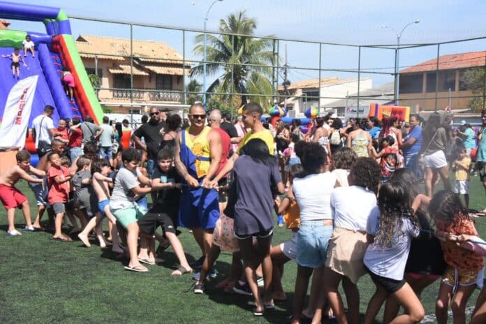 Maricá leva esporte e muita brincadeira a moradores de Itaipuaçu