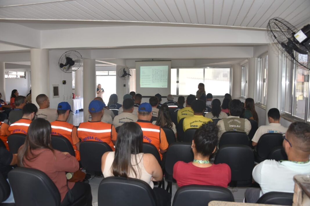 Maricá promove curso inédito sobre limpeza da linha de costa em casos de derramamento de óleo