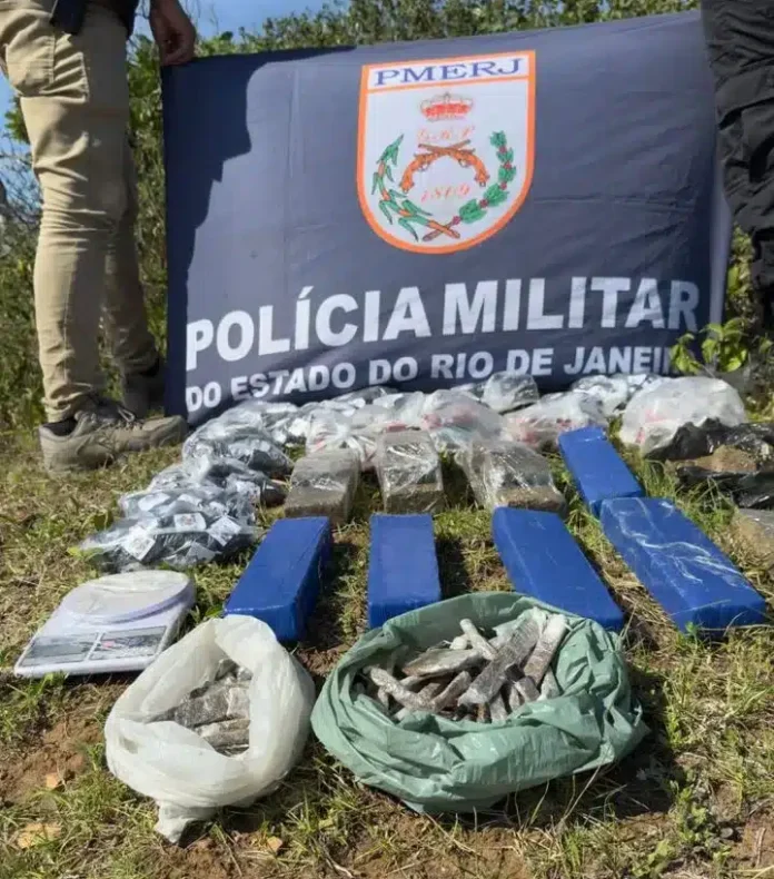 Arraial do Cabo: Polícia apreende grande quantidade de drogas na comunidade da Coca-Cola