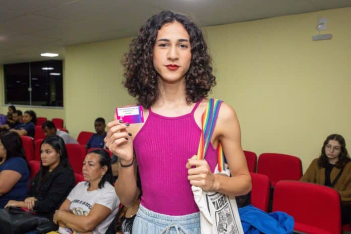 Prefeitura de Maricá inicia a entrega de mais 700 cartões do Bilhete Único Universitário