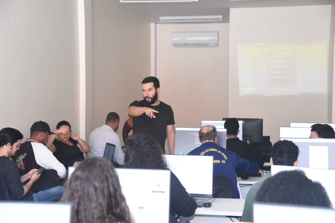 Prefeitura de Maricá promove penúltima aula do Curso Básico de Inteligência Artificial