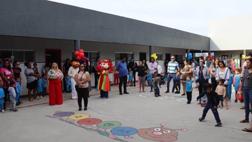 Prefeitura entrega escola revitalizada no retorno às aulas de alunos do bairro São João