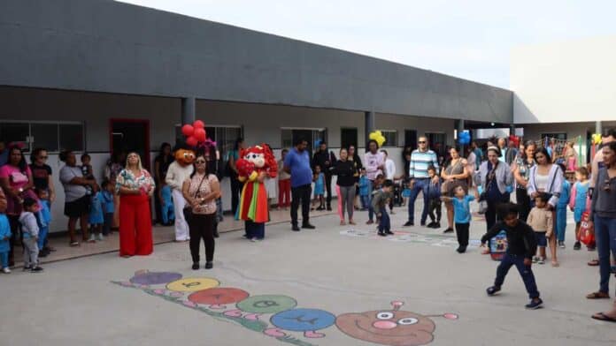 Prefeitura entrega escola revitalizada no retorno às aulas de alunos do bairro São João
