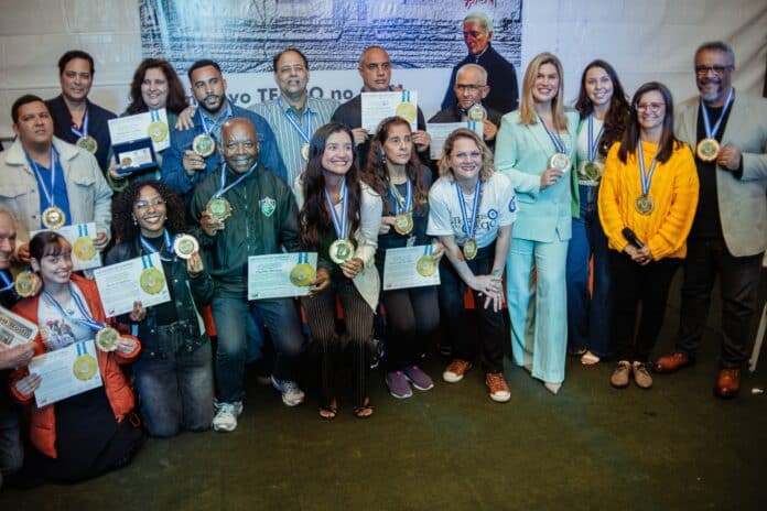 Profissionais da comunicação são homenageados com a medalha Alexandra Lambraki