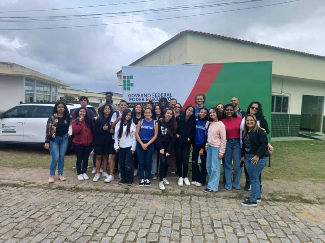 Rede municipal de Cabo Frio promove visita ao IFF para incentivar futuro acadêmico dos alunos