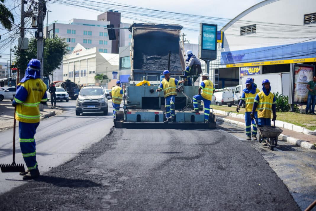Revitalização na área central de Cabo Frio segue a todo vapor com novas etapas de fresagem e troca de asfalto nas principais vias