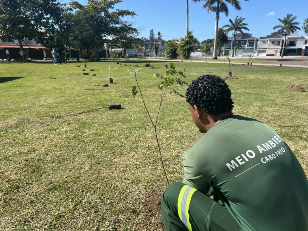 Secretaria de Meio Ambiente intensifica ações de arborização urbana dentro do programa “Cabo Frio Educada”
