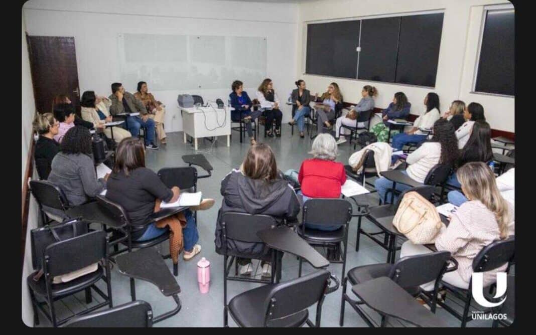 Servidoras aldeenses participam de fórum regional sobre violência obstétrica