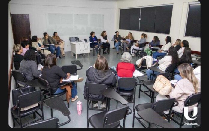 Servidoras aldeenses participam de fórum regional sobre violência obstétrica