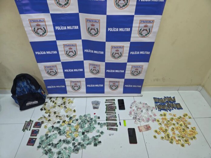 Araruama: PM apreende quatro adolescentes ligados ao Comando Vermelho por tráfico de drogas na Vila Canaã