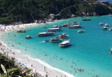 ARRAIAL DO CABO — Passeios de barco são retomados após trégua dos ventos fortes na Região dos Lagos