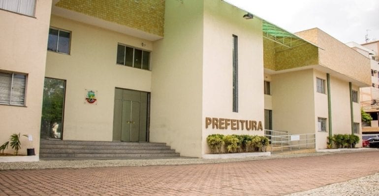 CABO FRIO — Prefeitura anuncia corte de cinco secretarias e pacote de contenção para enfrentar queda nos royalties