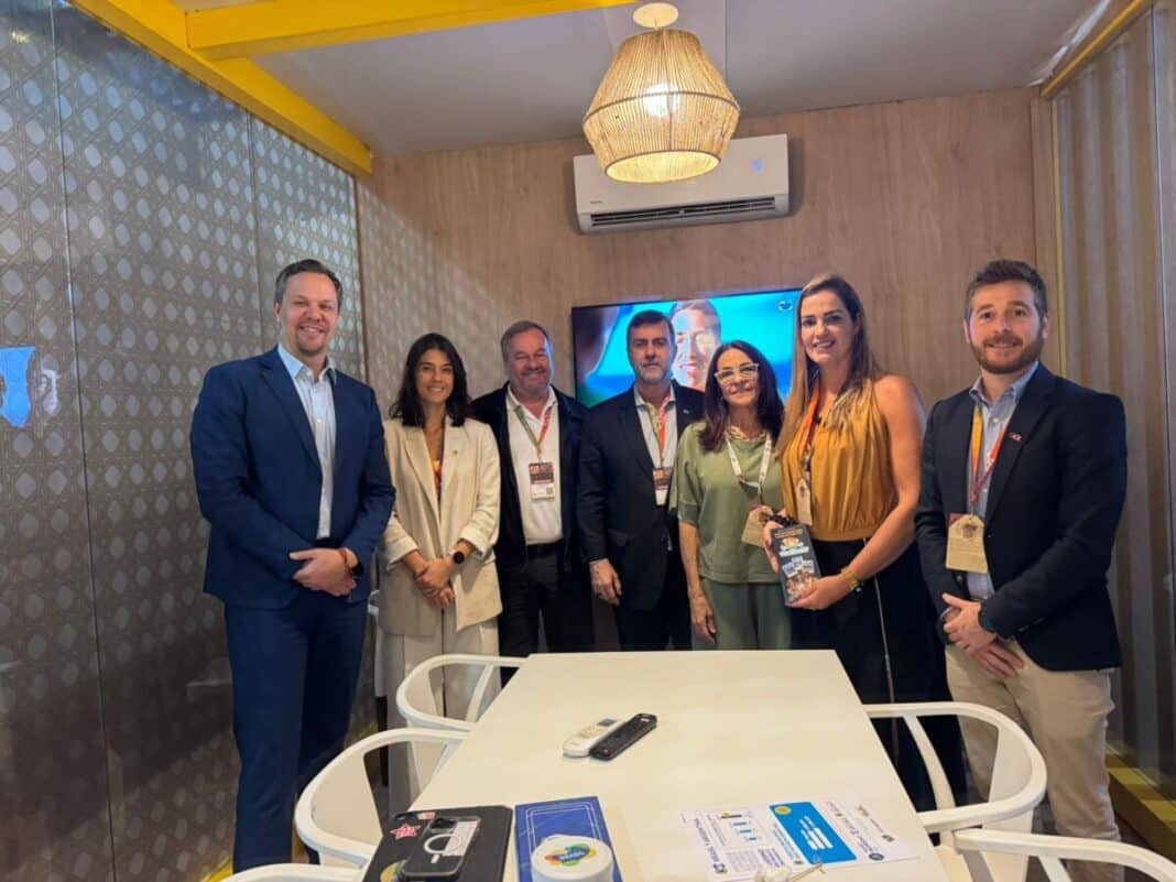 Búzios participa de reunião na FIT com presidente da Embratur para articular nova rota aérea entre Guarulhos e Cabo Frio