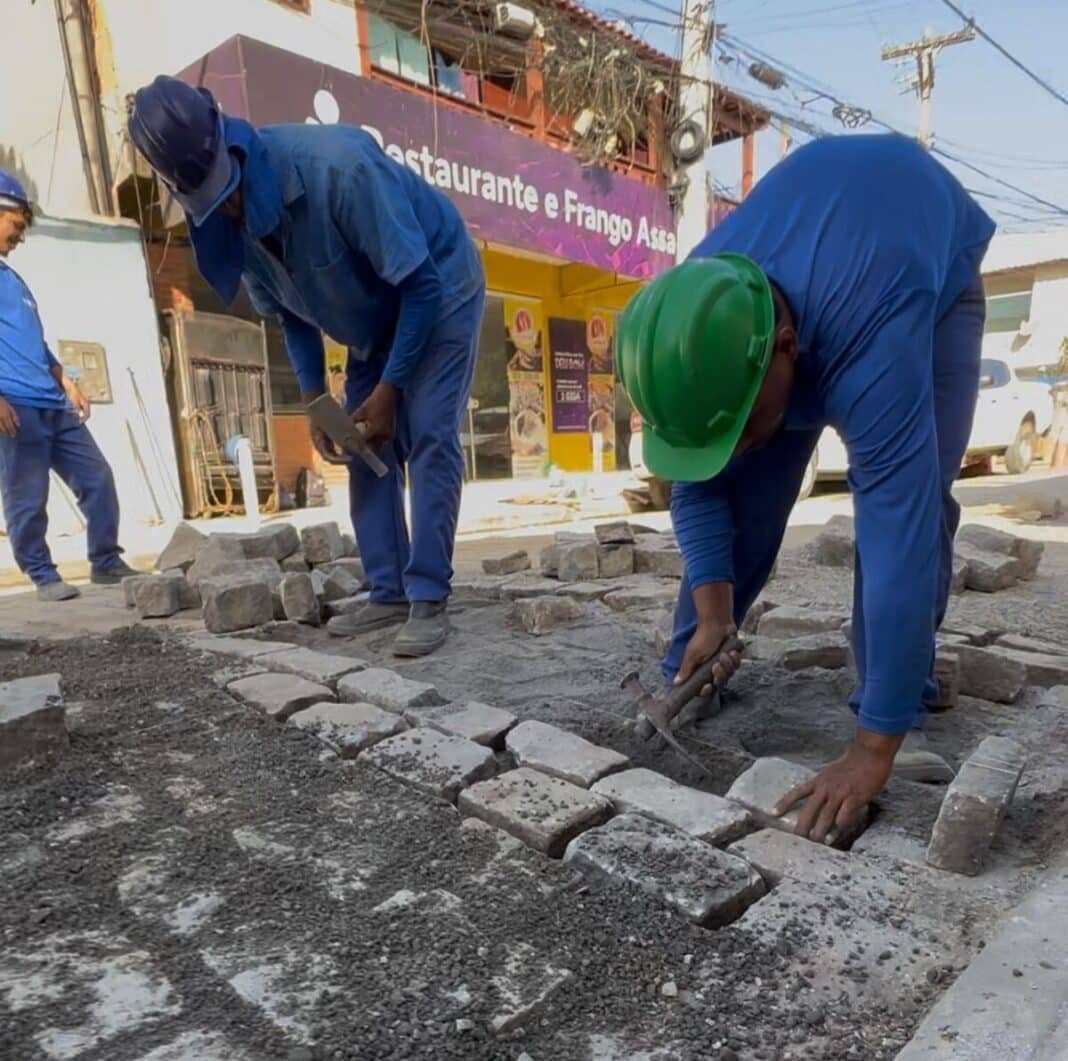 Mais de 120 famílias já foram beneficiadas com as obras de implantação da rede separativa de esgoto no bairro de Cem Braças