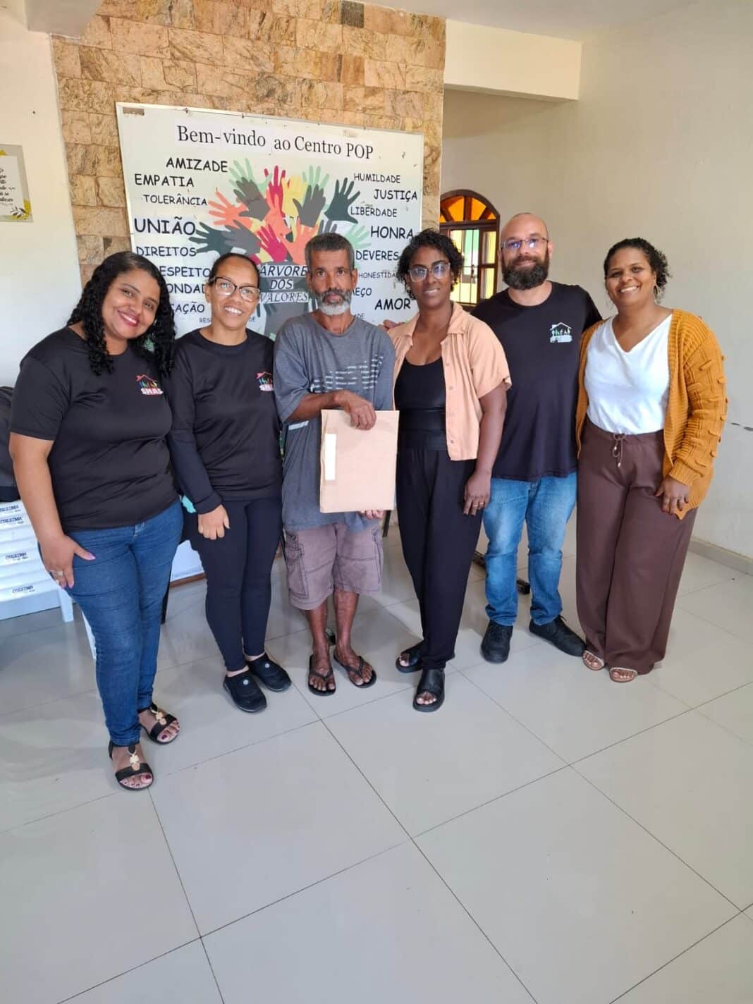 Prefeitura de Maricá auxilia homem em situação de rua a retomar autonomia