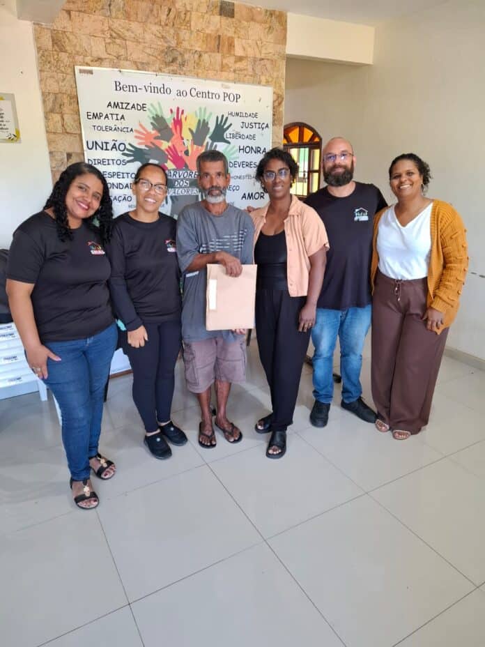 Prefeitura de Maricá auxilia homem em situação de rua a retomar autonomia