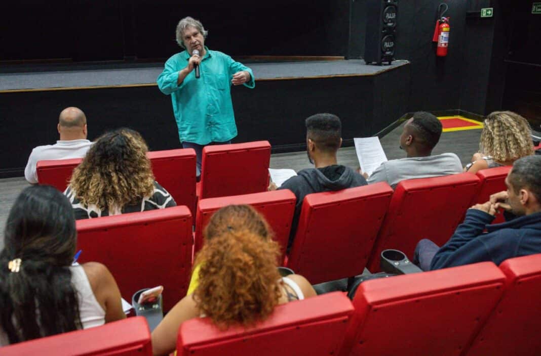 Prefeitura de Maricá realiza reunião com produtores do audiovisual no Cine Henfil