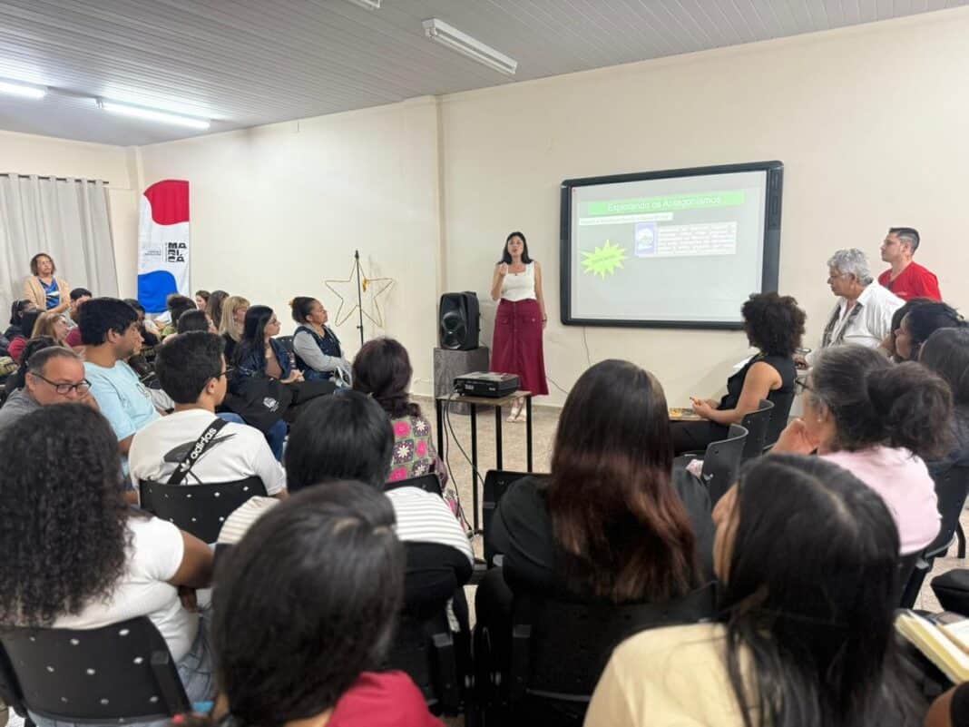 Prefeitura de Maricá recebe estudantes de Pedagogia para debate sobre tecnologia e saúde mental