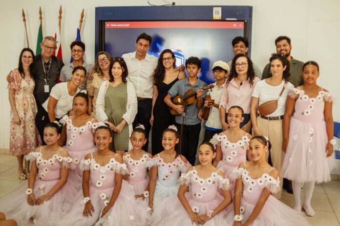 Comitiva francesa conhece projeto Interfronteiras de Maricá, voltado para estudantes do ensino público municipal