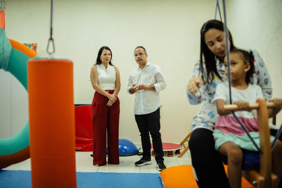 Prefeito em exercício João Maurício visita Sarem II e acompanha serviços de reabilitação