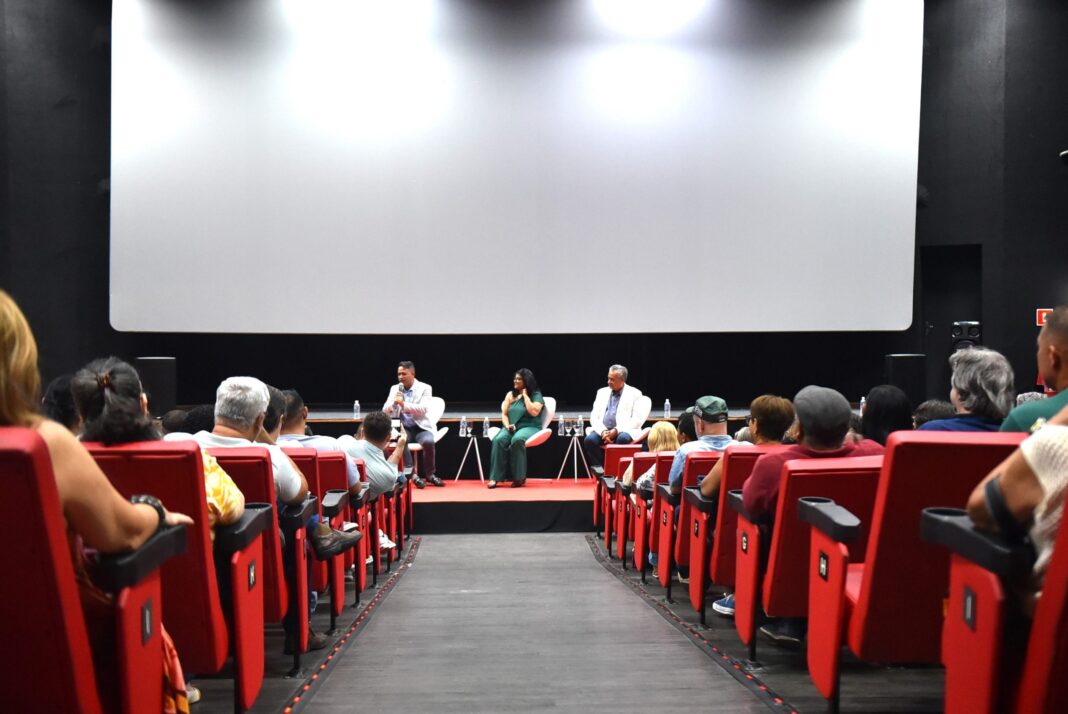 Prefeitura de Maricá exibe documentário no Cine Henfil em homenagem aos 103 anos de Darcy Ribeiro