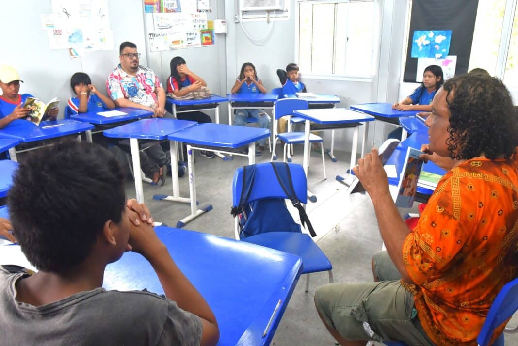 Prefeitura de Maricá inicia pré-programação do Festival Rio de Versos com poesia e música em escola indígena