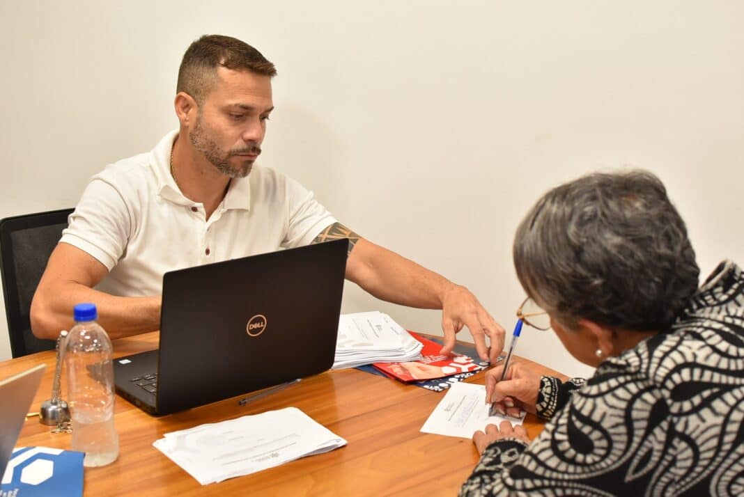 Prefeitura de Maricá realiza mais de 4 mil atendimentos para beneficiários e comerciantes do novo sistema de pagamento social nesta quarta-feira (08/10)