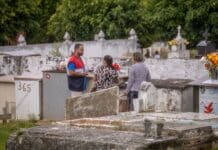 Cemitério de Maricá recebe milhares de pessoas no feriado do Dia de Finados Cemitério de Maricá recebe milhares de pessoas no feriado do Dia de Finados
