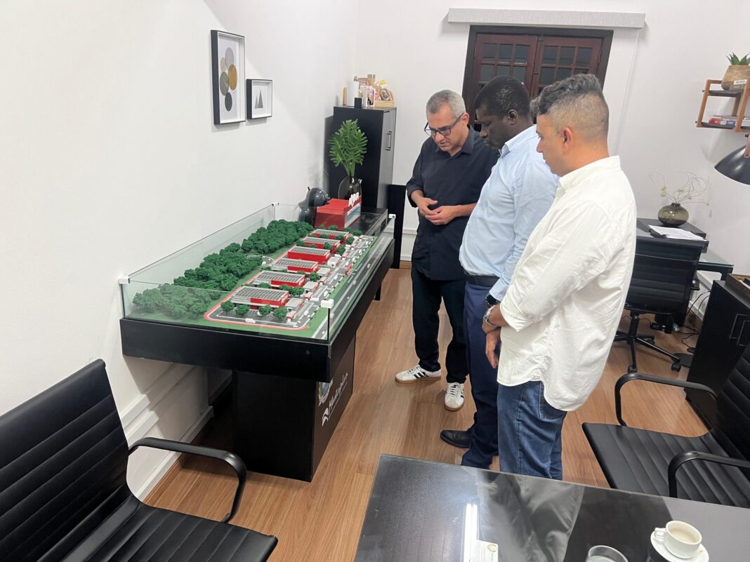 Maricá recebe prefeito de Quelimane, cidade de Moçambique, e mostra políticas públicas do município