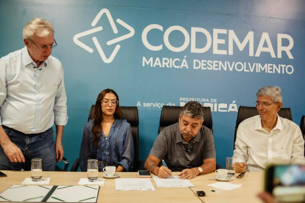 Prefeitura de Maricá assina termo de cooperação com a UFRJ para curso e núcleo de pesquisa no Parque Tecnológico