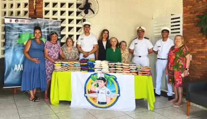 Capitania dos Portos da Paraíba arrecada doações na visita ao Navio Oceanográfico Antares H-40 e apoia a Comunidade Fanuel em João Pessoa