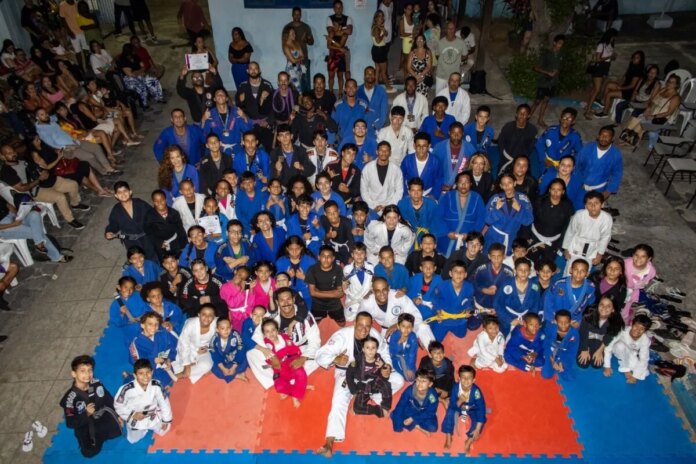 Graduação de jiu-jitsu celebra evolução dos alunos do projeto Cidadão do Futuro