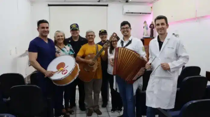 Hospital Naval de Natal celebra Ação de Graças com Capelania Naval, música e homenagens aos profissionais de saúde, reforçando missão e valores da Marinha do Brasil