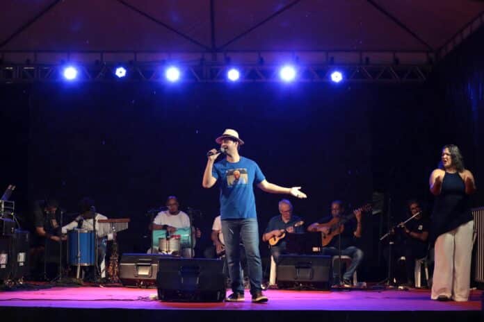 Maricá: Show-tributo a Paulinho da Viola leva centenas de pessoas a São José do Imbassaí