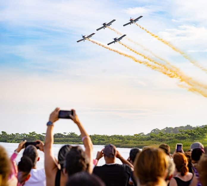 Maricá: acrobacias aéreas e parque de diversões levam milhares de pessoas ao Parque Nanci no Natal Brasilidade