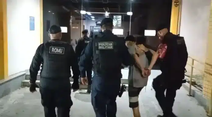 Operação coíbe perturbação do sossego e resulta em prisão por porte ilegal de arma em Cabo Frio