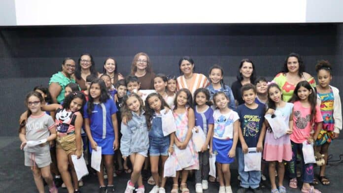 Secretaria de Educação aldeense premia alunos destaques no SAEB 2025