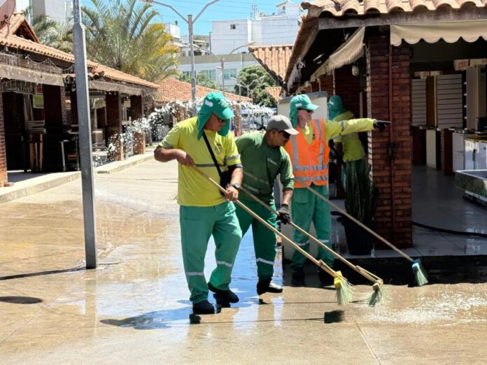 COMSERCAF realiza ação de ordem e manutenção na Praça da Cidadania, com serviços integrados de limpeza e conservação