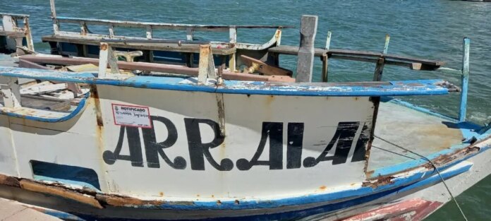 Cabo Frio mantém fiscalização contra embarcações abandonadas