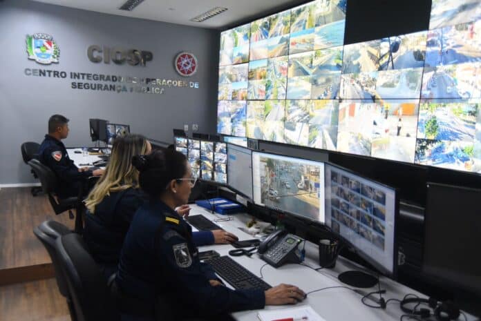 Câmeras inteligentes da Prefeitura de Maricá auxiliam Polícia Militar a combater vandalismo em ônibus Vermelhinho