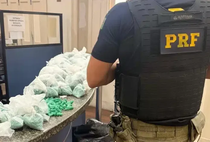 PRF apreende cerca de 3 quilos de cocaína na Ponte Rio-Niterói; droga teria como destino São Pedro da Aldeia