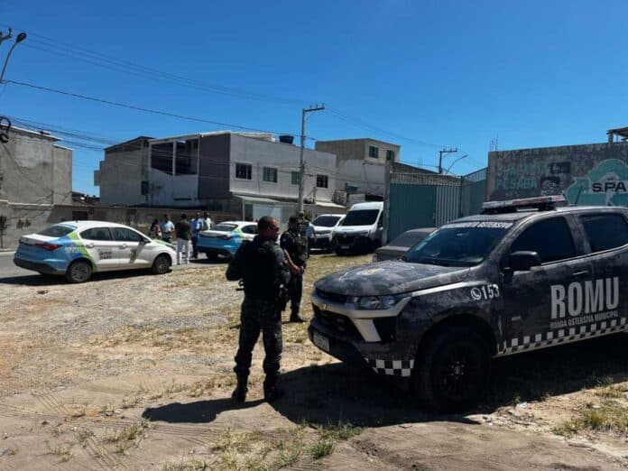 Choque de Ordem combate irregularidades no bairro Vinhateiro