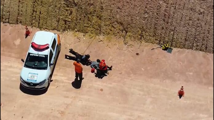 Defesa Civil de Saquarema celebra 25 anos com treinamento de resgate em altura e reforço ao voluntariado