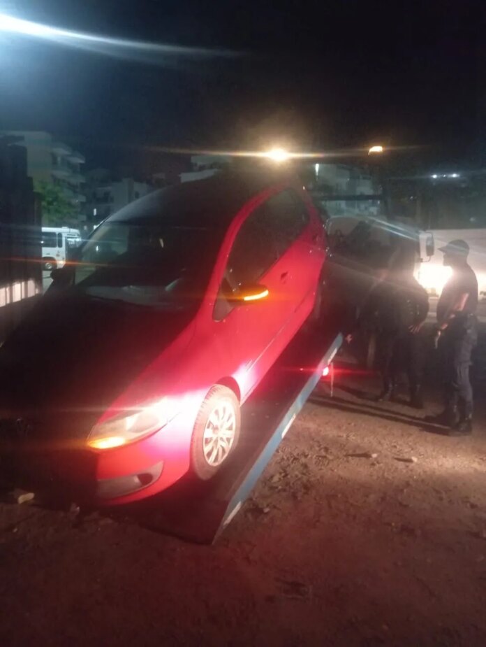 Guarda Civil Municipal de Cabo Frio localiza veículo roubado e encaminha carcaça de motocicleta para investigação