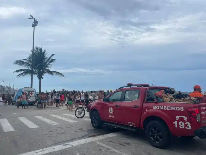 Homem é esfaqueado com vários golpes na Praia do Forte em Cabo Frio